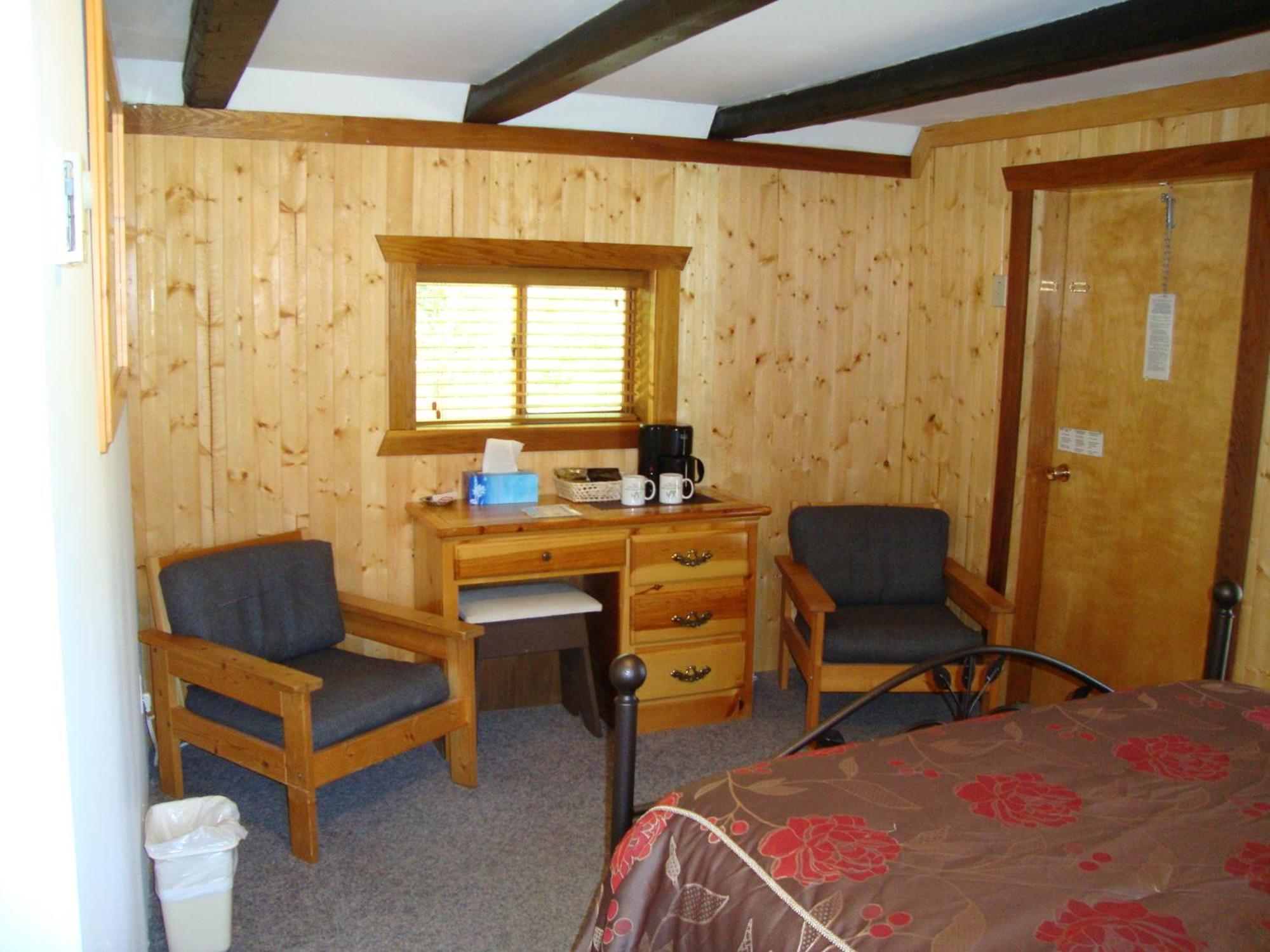 Helmcken Falls Lodge Cabin Rooms And Rv Park Clearwater Exterior foto